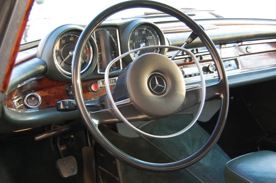  Mercedes-Benz 280 SE Cabriolet 1969 года  (фото 4 из 4)